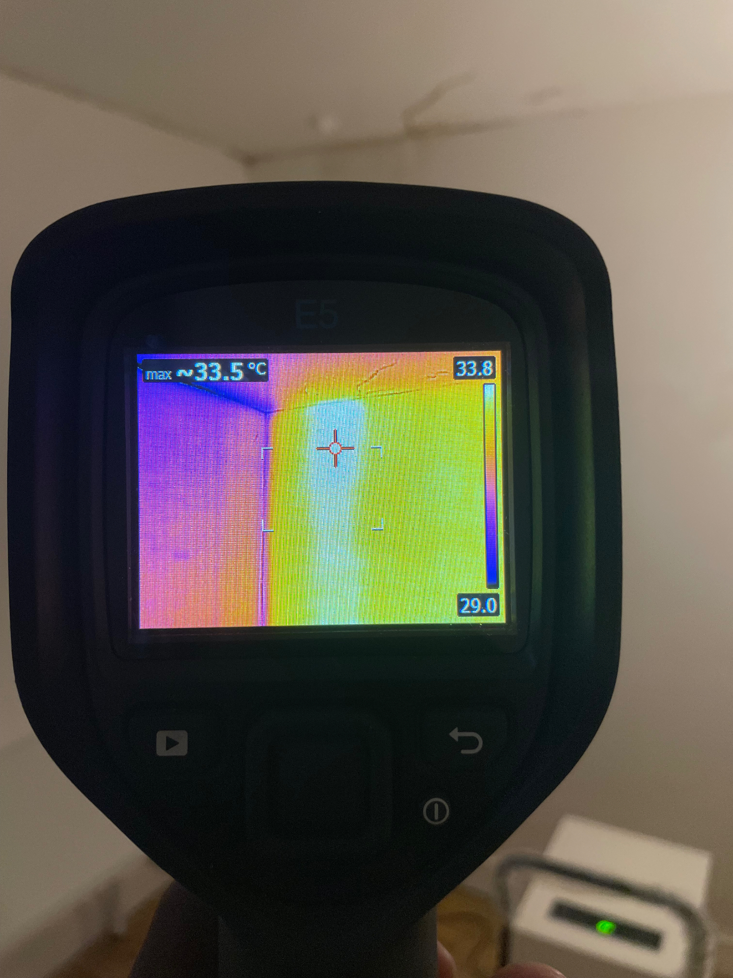 Thermographie FLIR E5 : cartographie des zones humides du mur